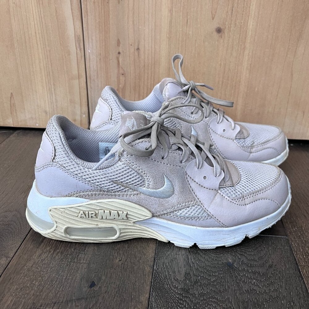 Nike Air Max Excee Sneakers Women’s Size 6.5 Violet White Running Shoes Comfort